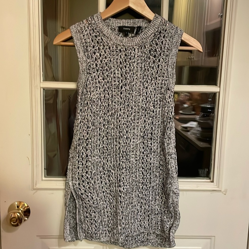 Theory size P sweater